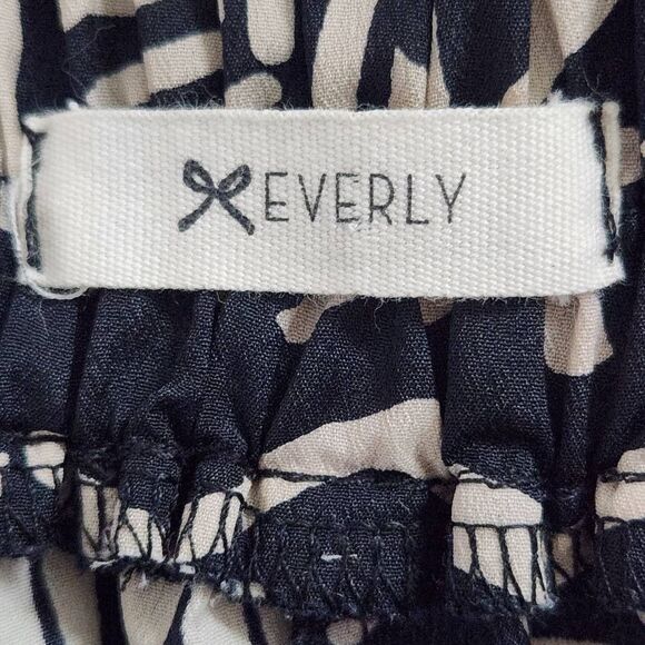 Everly Black and Tan Tribal print Pull-on Shorts Size Medium Black Print Shorts - Picture 5 of 6